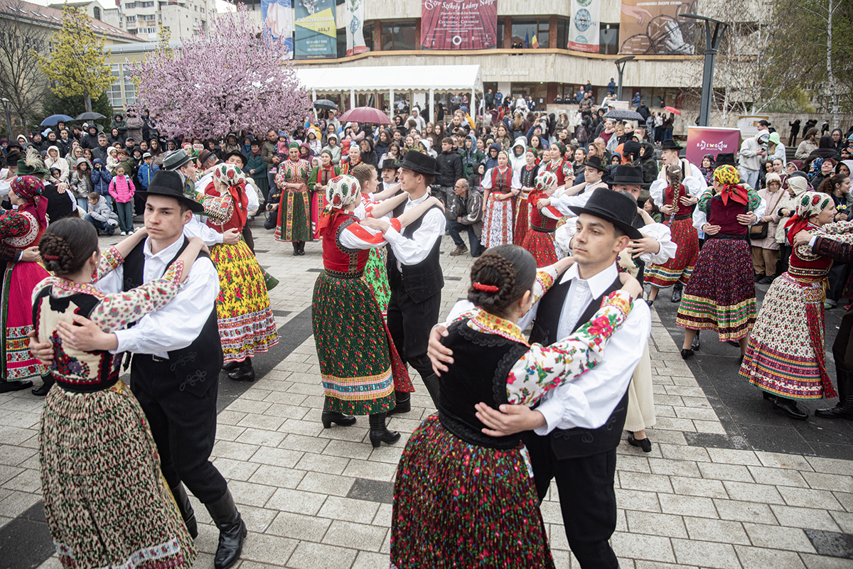 Az eső sem tudta megállítani a táncot